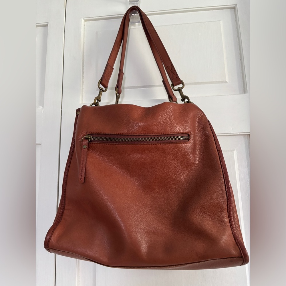 American Leather Co. Luxurious Brown Shoulder Bag with Spacious Design